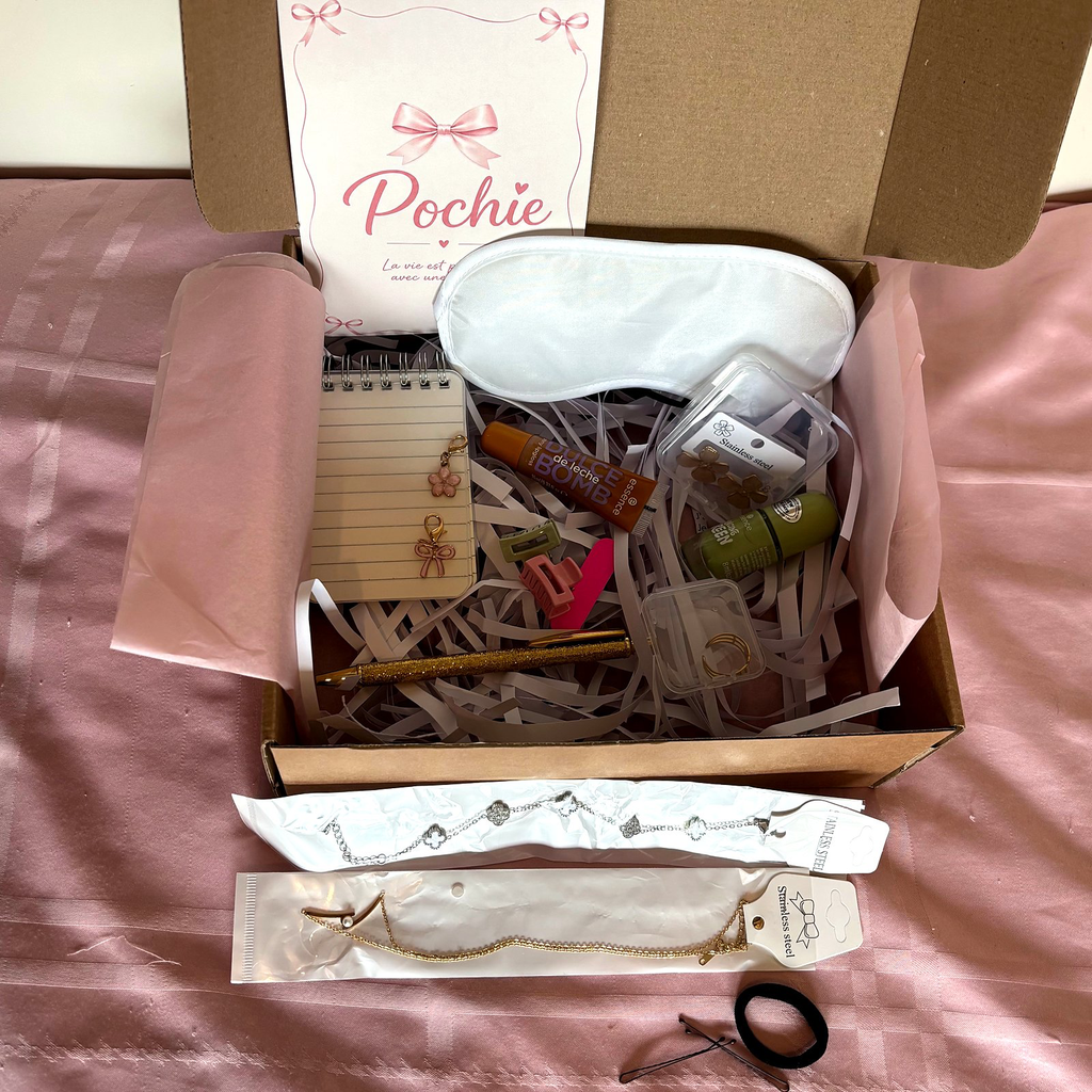 pochie-girly-fantasy-complete.webp